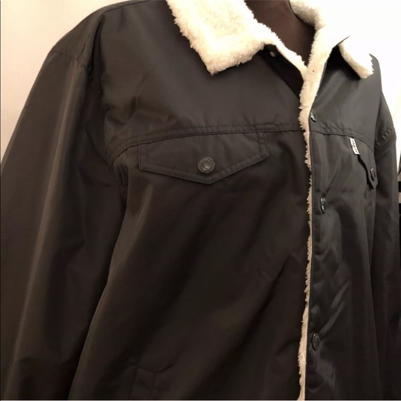 LEVI’S Men’s Sherpa Coach Trucker Jacket - Picture 5 of 8